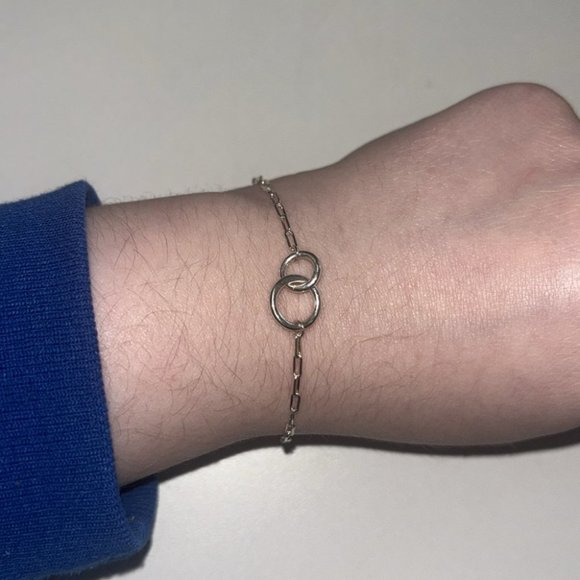 925 Sterling Silver Dainty Chain Bracelet with Interlocking Circles - Picture 2 of 6